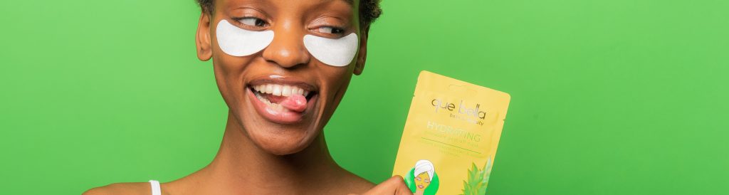 Youthful bright eyes using an under eye gel mask | Que Bella Beauty