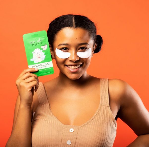 Youthful bright eyes using an under eye gel mask Que Bella Beauty